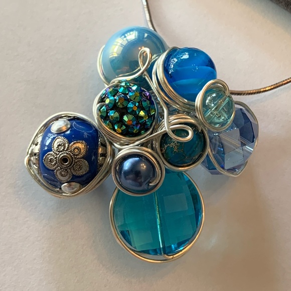 925 sterling silver pendant and necklace with multiple blue gems - Picture 2 of 9